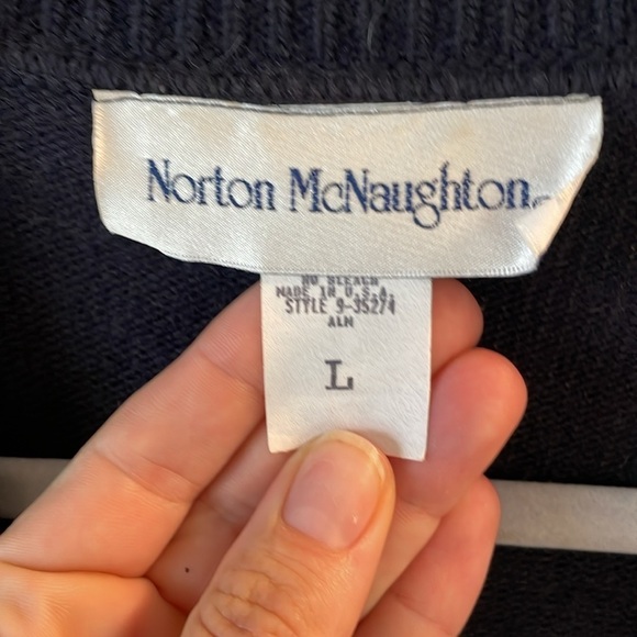 Vintage Norton McNaughton, size L, men’s navy crested seater cardigan, EUC - Picture 2 of 4